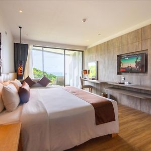 Deluxe partial seaview